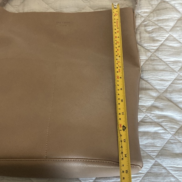Brand new still with wrapping. Oak and Fort purse soft leather tan colour - Picture 7 of 8